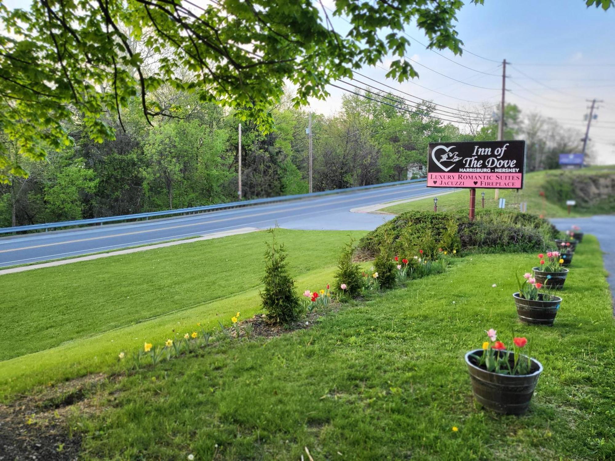 Inn of the Dove: Romantic Luxury Suites with Jacuzzi & Fireplace Harrisburg Exterior photo