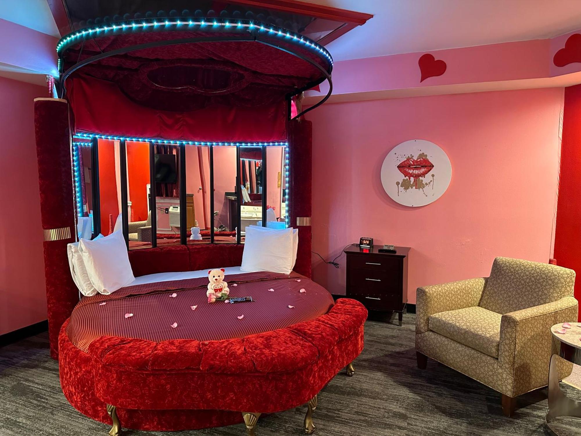 Inn of the Dove: Romantic Luxury Suites with Jacuzzi & Fireplace Harrisburg Exterior photo