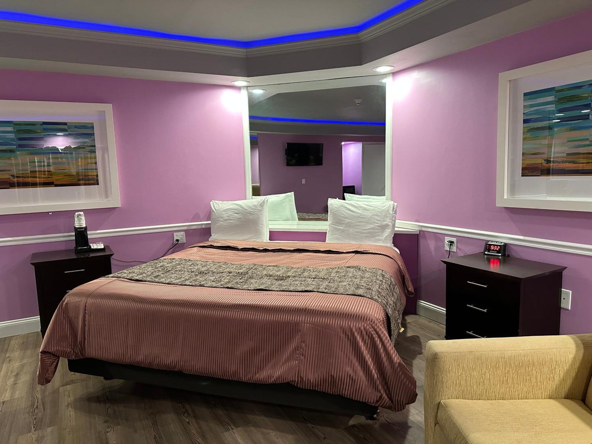 Inn of the Dove: Romantic Luxury Suites with Jacuzzi & Fireplace Harrisburg Exterior photo