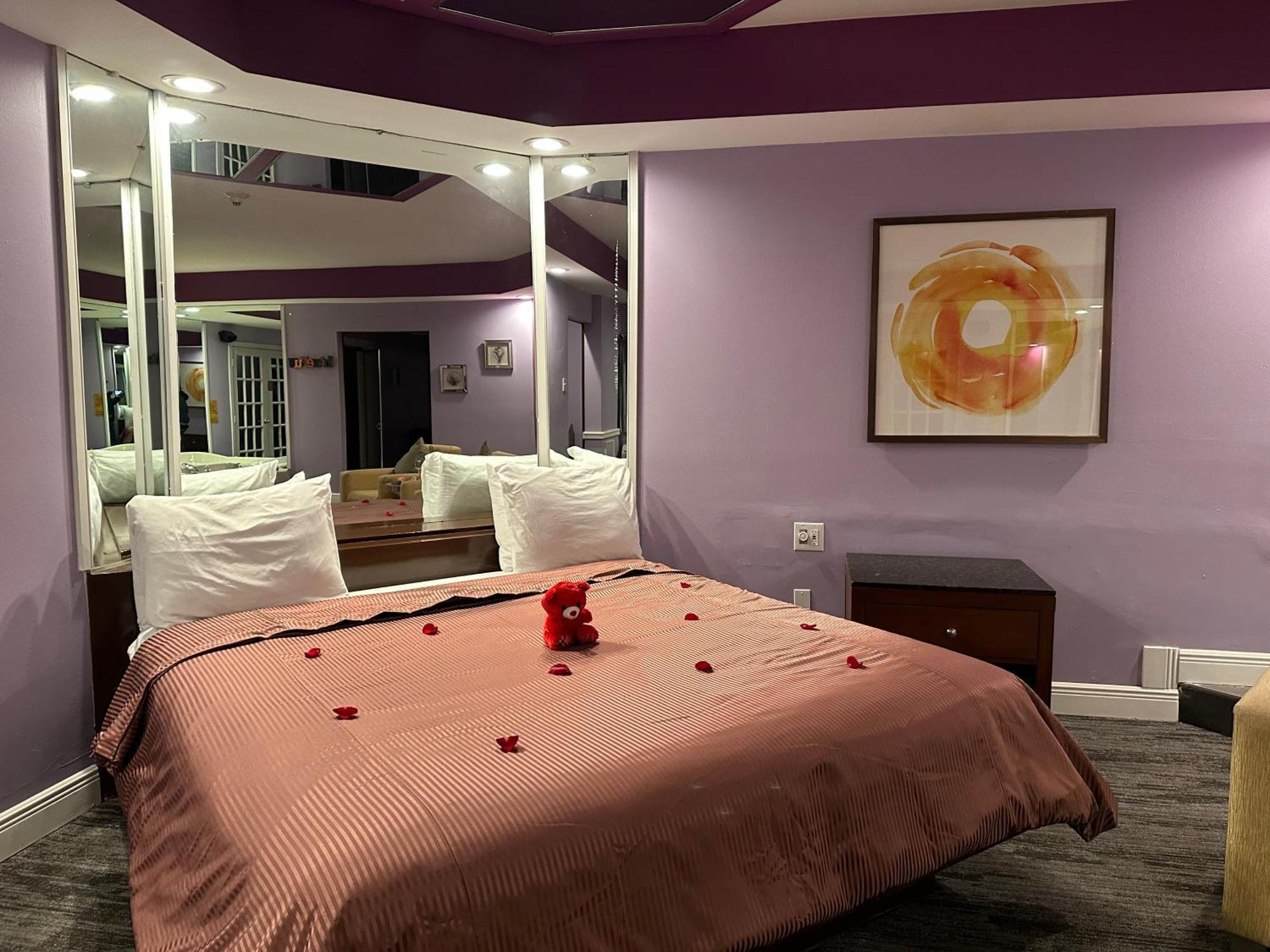 Inn of the Dove: Romantic Luxury Suites with Jacuzzi & Fireplace Harrisburg Exterior photo