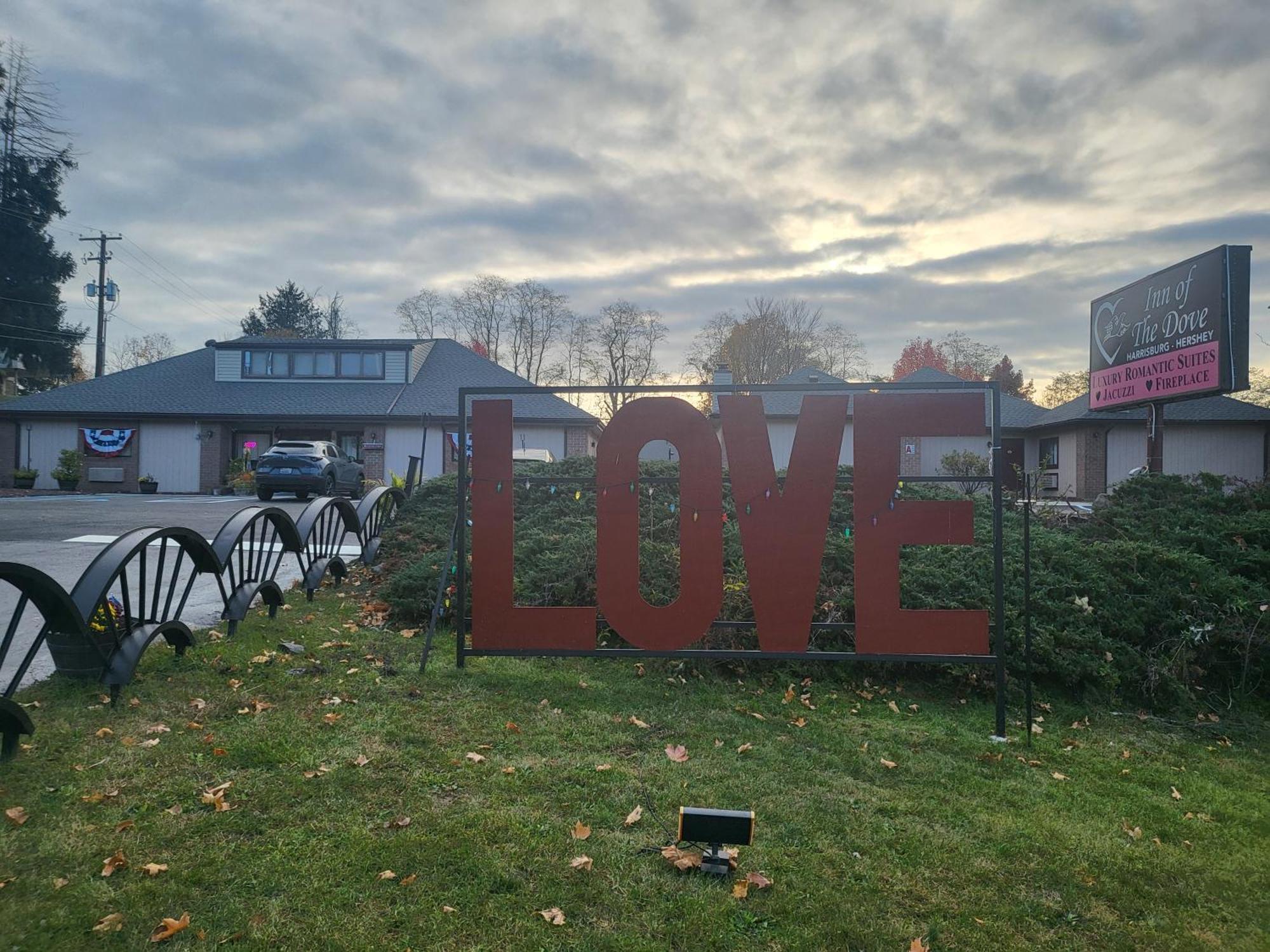 Inn of the Dove: Romantic Luxury Suites with Jacuzzi & Fireplace Harrisburg Exterior photo