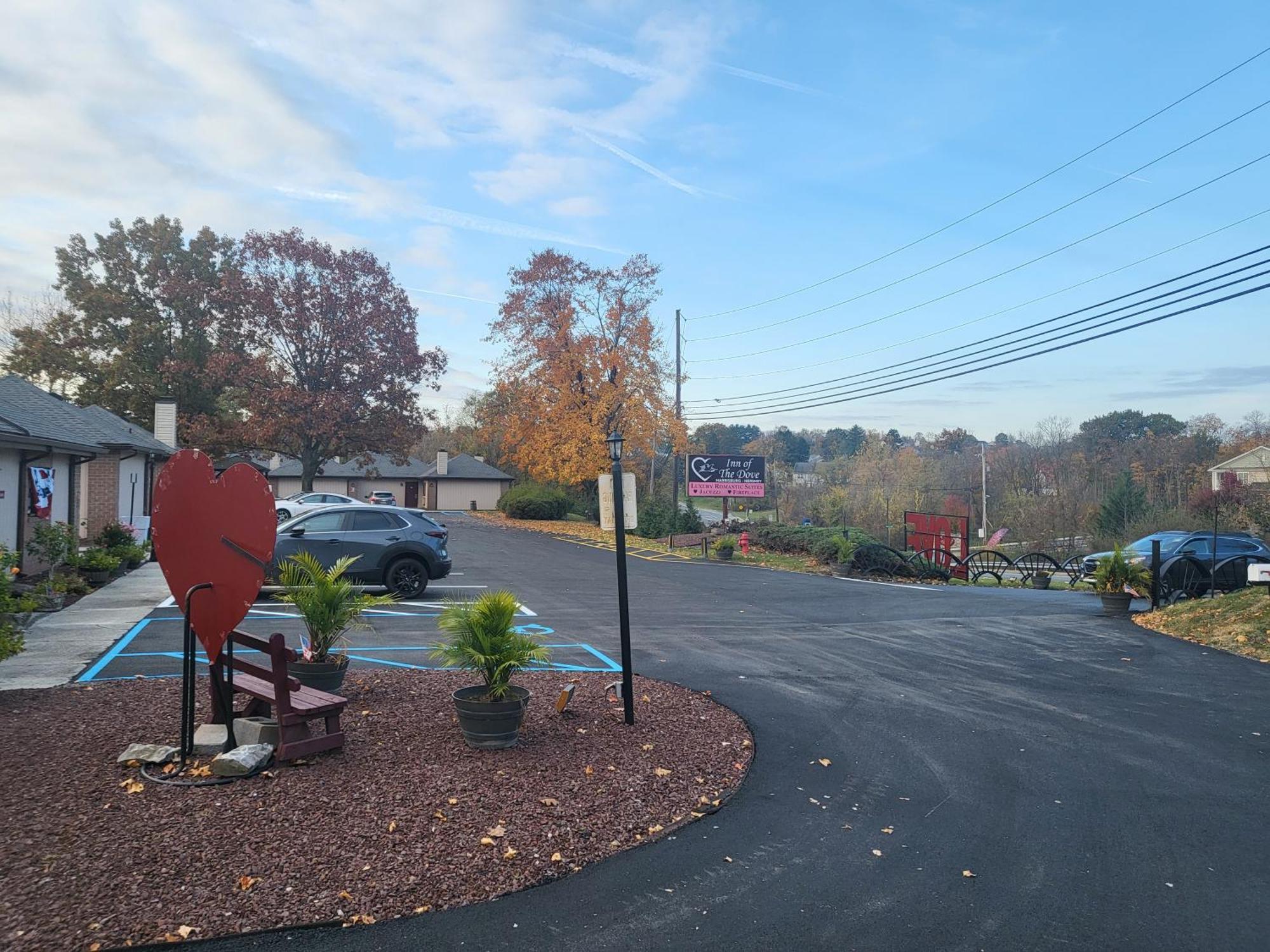 Inn of the Dove: Romantic Luxury Suites with Jacuzzi & Fireplace Harrisburg Exterior photo