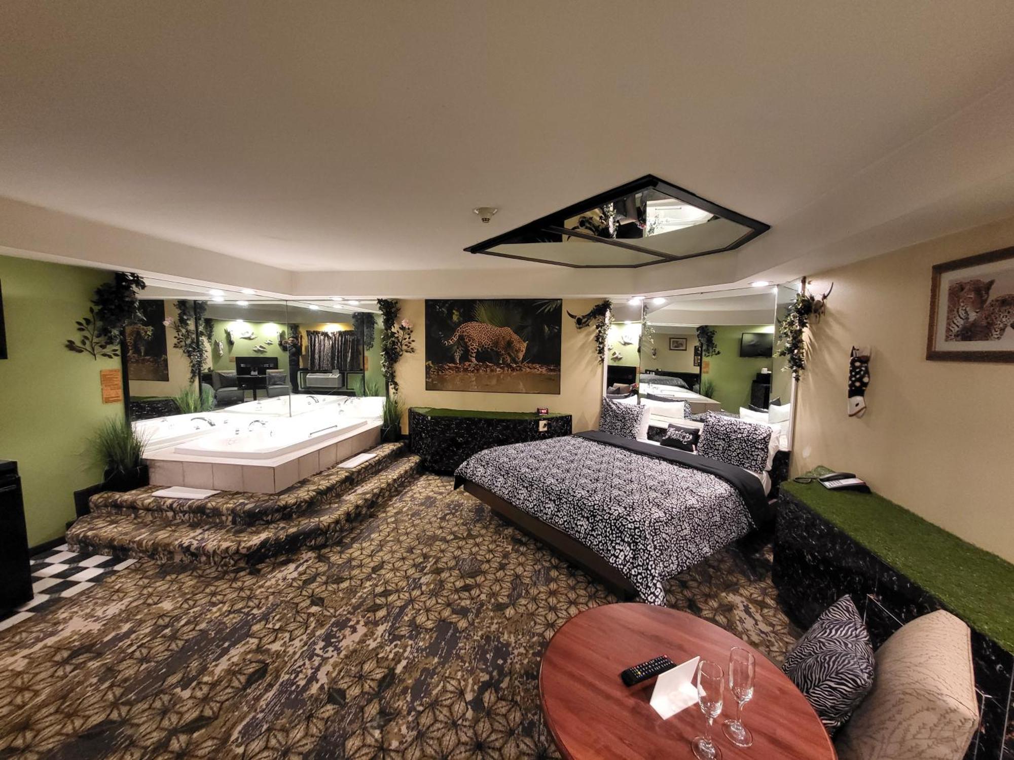 Inn of the Dove: Romantic Luxury Suites with Jacuzzi & Fireplace Harrisburg Exterior photo