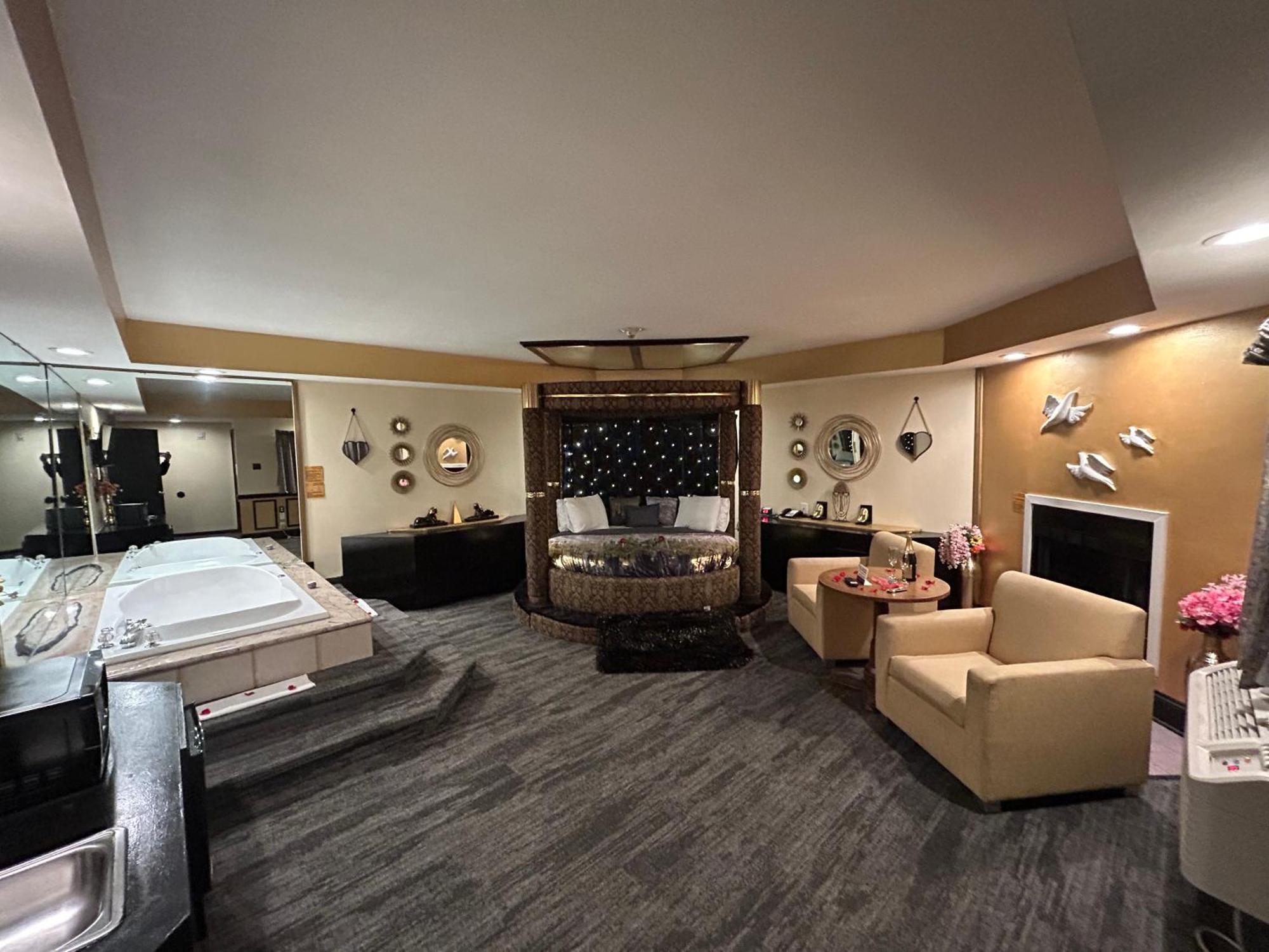 Inn of the Dove: Romantic Luxury Suites with Jacuzzi & Fireplace Harrisburg Exterior photo